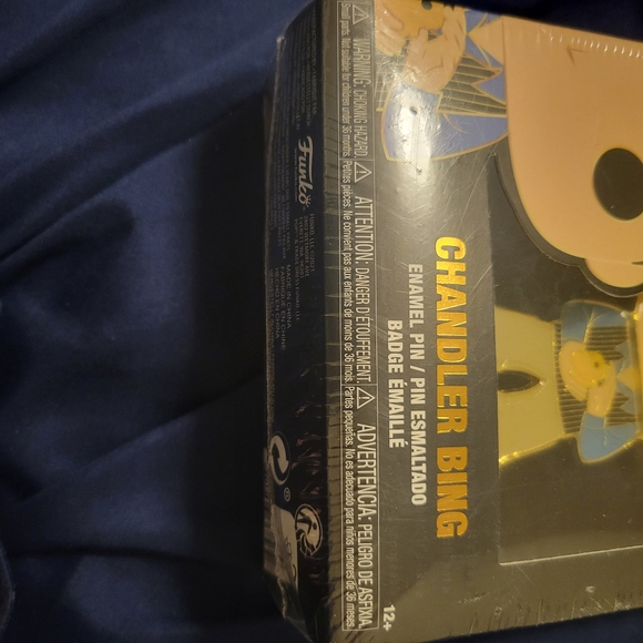 Funko Pop! CHANDLER BING 4-PC BUNDLE with THE RARE RETIRED VAULTED 264 FIGURE - Picture 15 of 16